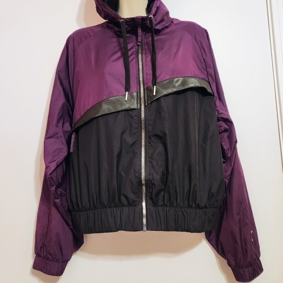 Puma After Glow Zip Hooded Cropped Jacket Large Purple Black - Picture 3 of 12